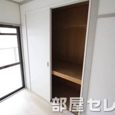 
						各部屋に収納あります。