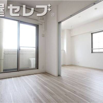 
						窓が多いので明るい居室です。　