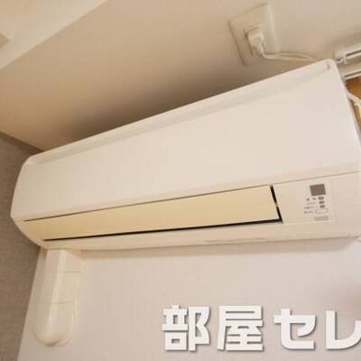 
						冷暖房エアコン。