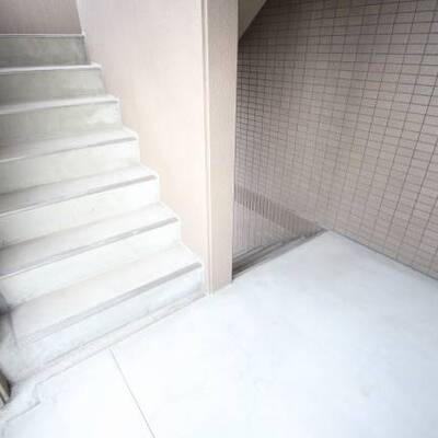 
						きれいな共用階段です。