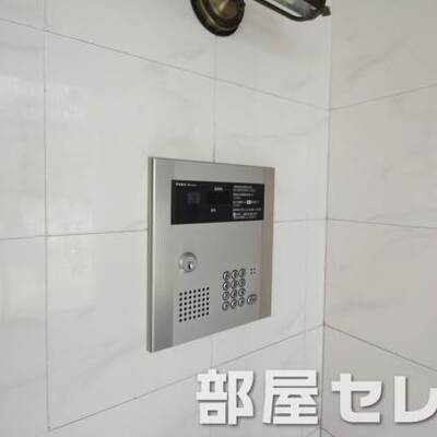 
						オートロック完備。