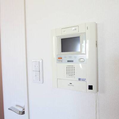 
						オートロックつきで安心ですね