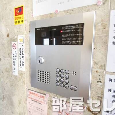 
						オートロック完備。