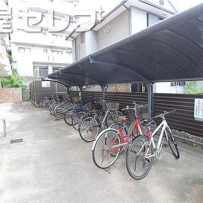 
						自転車置き場