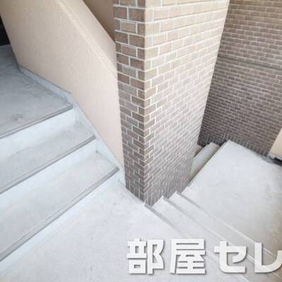 
						共用階段。