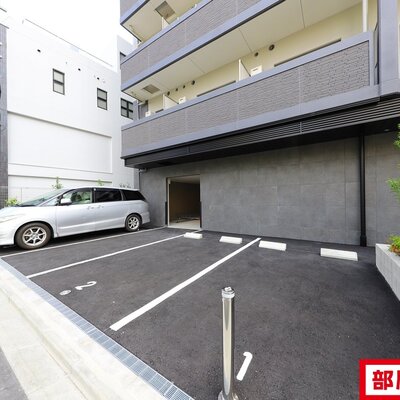 
						建築中