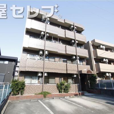 
						駅から徒歩圏内にあるマンション。