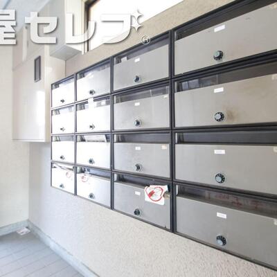 
						ダイヤル式ポスト。