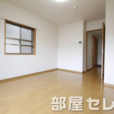 
						出窓もついています。明るいお部屋です。