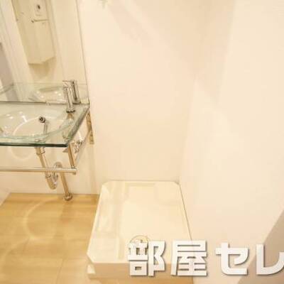 
						洗濯機置き場はこちらへ。