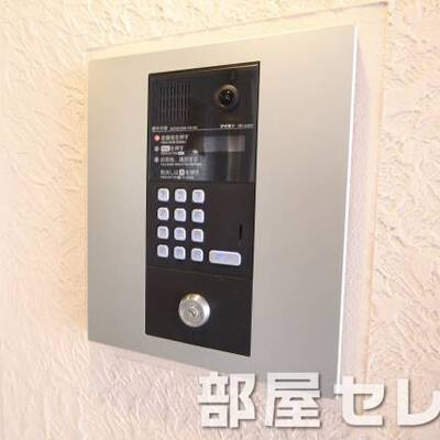 
						オートロック完備。