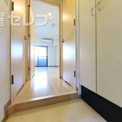 
						玄関から見た写真。