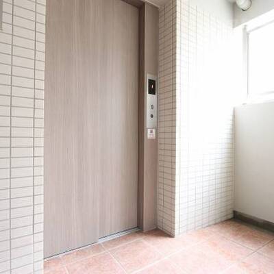 
						エレベーターもついてます