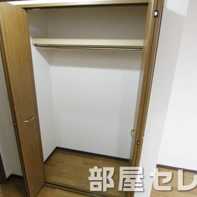 
						クローゼット。