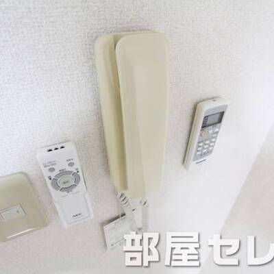 
						インターホン。