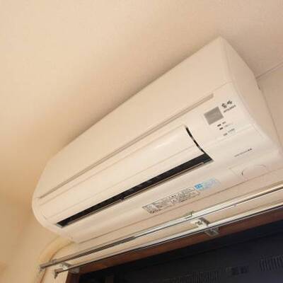 
						エアコン付き。他号室の写真です。