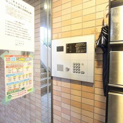 
						オートロック付き。他号室の写真です。