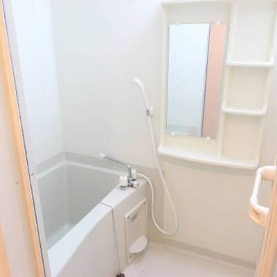 
						お風呂も広くてキレイですね