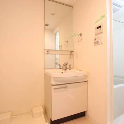 
						脱衣室もついてます