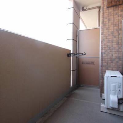 
						広く使えるバルコニーです