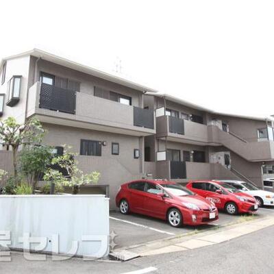 
						駅まで徒歩圏内の綺麗な外観。