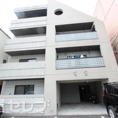 
						タイル張りの立派な外観です。