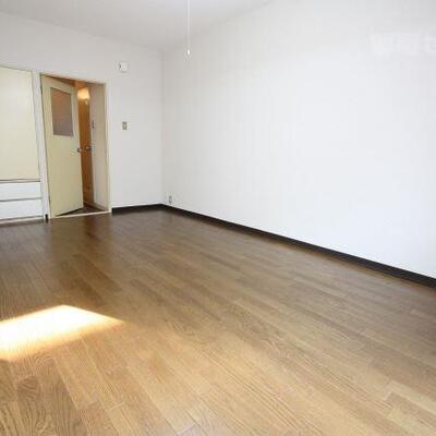 
						明るい室内ですね。