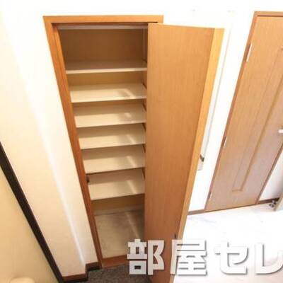 
						下駄箱奥行きバッチリ。