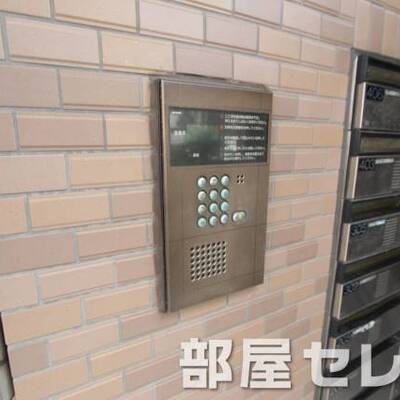 
						オートロックで安心。