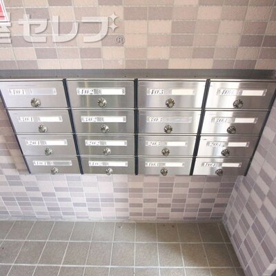 
						郵便ポストです。