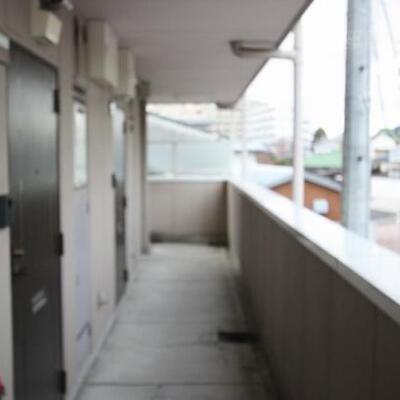 
						玄関周りの様子です。