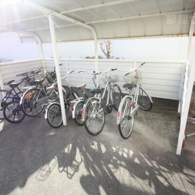 
						屋根つきの駐輪場です。