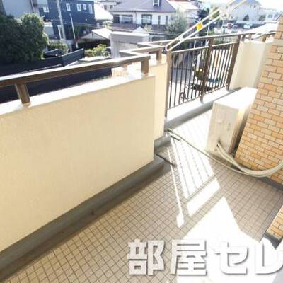 
						バルコニーは南と北側にもあります。