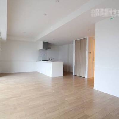 
						床暖房付が設備として備わります。