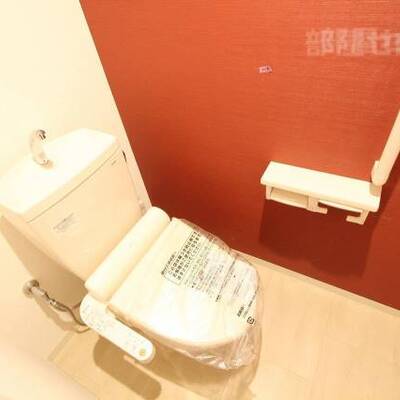 
						温水洗浄便座が設備として備わります。