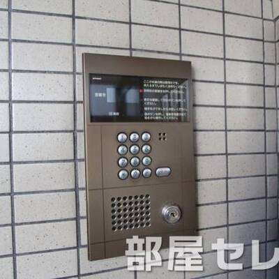 
						オートロックで安心。