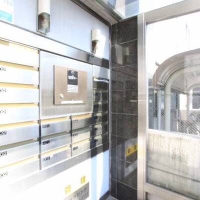 
						オートロックもついてます