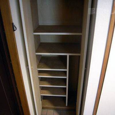 
						シューズボックス