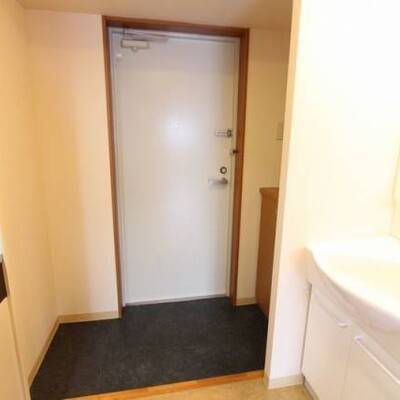 
						玄関ショットです