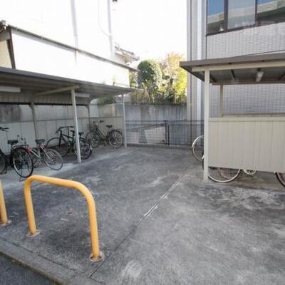 
						駐輪場です。