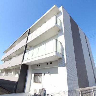 
						タイル張りの綺麗な外観です。