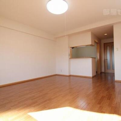 
						カウンターキッチンの居室です。