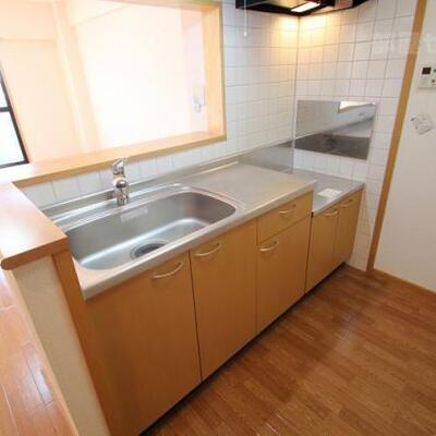 
						お好みのコンロが設置できるキッチンです。