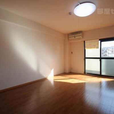 
						明るい居室です。