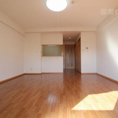 
						ベランダ側から見たお部屋です。