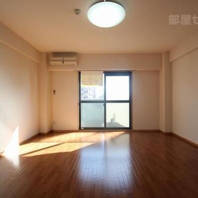 
						キッチン側から見たお部屋です。