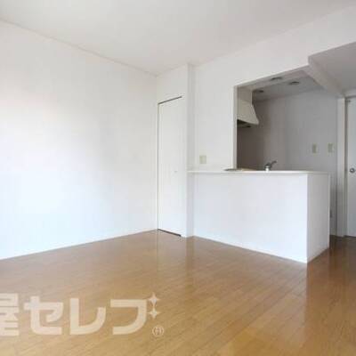 
						202号室内装写真