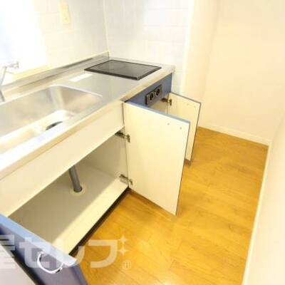 
						202号室内装写真