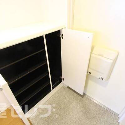 
						202号室内装写真