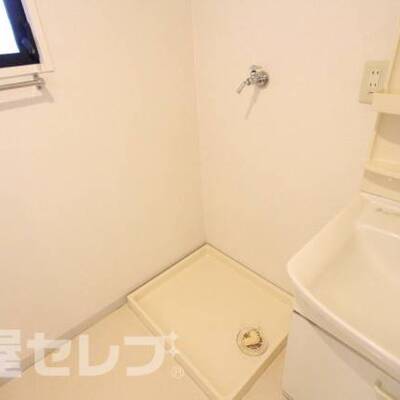 
						202号室内装写真